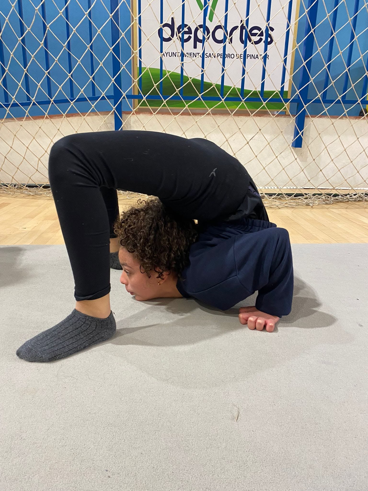 Gimnasta de Precompetición desarrollando flexibilidad
